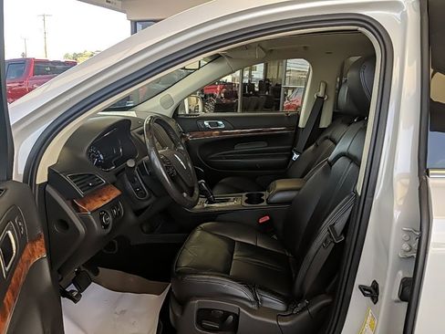 Used 2019 Lincoln MKT AWD image 13
