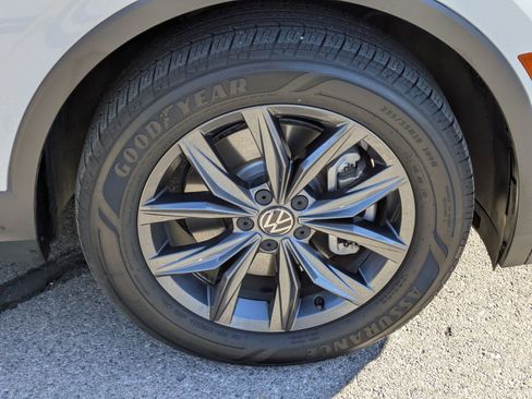 Used 2022 Volkswagen Tiguan SE image 12