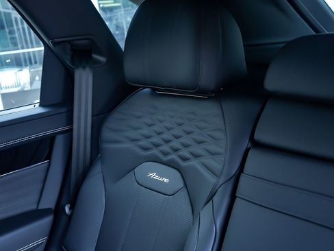 Used 2024 Bentley Bentayga Extended Wheelbase image 34