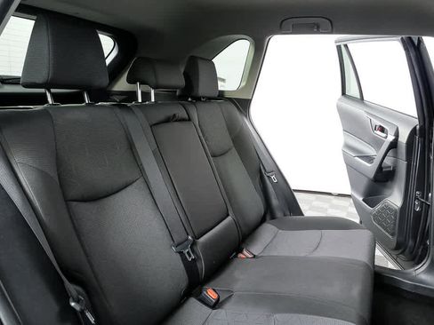 Used 2025 Toyota RAV4 XLE AWD/4WD image 19