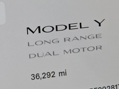 Used 2024 Tesla Model Y Long Range AWD/4WD image 35