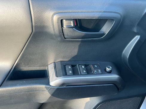 Used 2018 Toyota Tacoma 4x4 Double Cab image 16