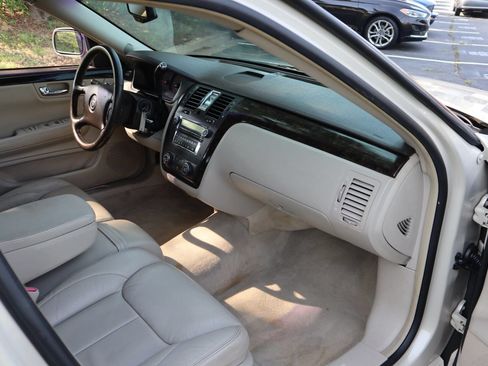 Used 2011 Cadillac DTS Luxury FWD image 15