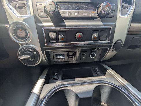 Used 2016 Nissan Titan SL AWD/4WD image 37