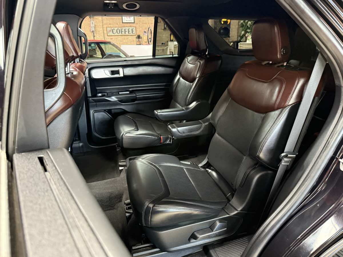 Used 2020 Ford Explorer Platinum w/ Premium Technology Package AWD/4WD image 29