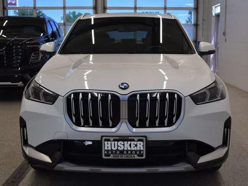 Used 2025 BMW X1 xDrive28i AWD/4WD image 3