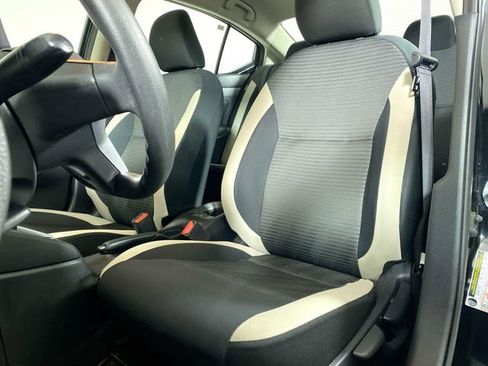 Used 2022 Nissan Versa SV image 17