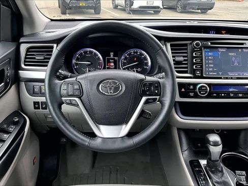 Certified 2016 Toyota Highlander Limited Platinum image 5