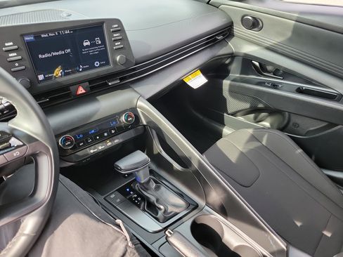 Certified 2025 Hyundai Elantra Sport image 15