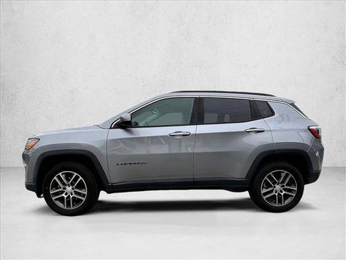 Used 2017 Jeep Compass Latitude w/ Popular Equipment Group AWD/4WD image 6