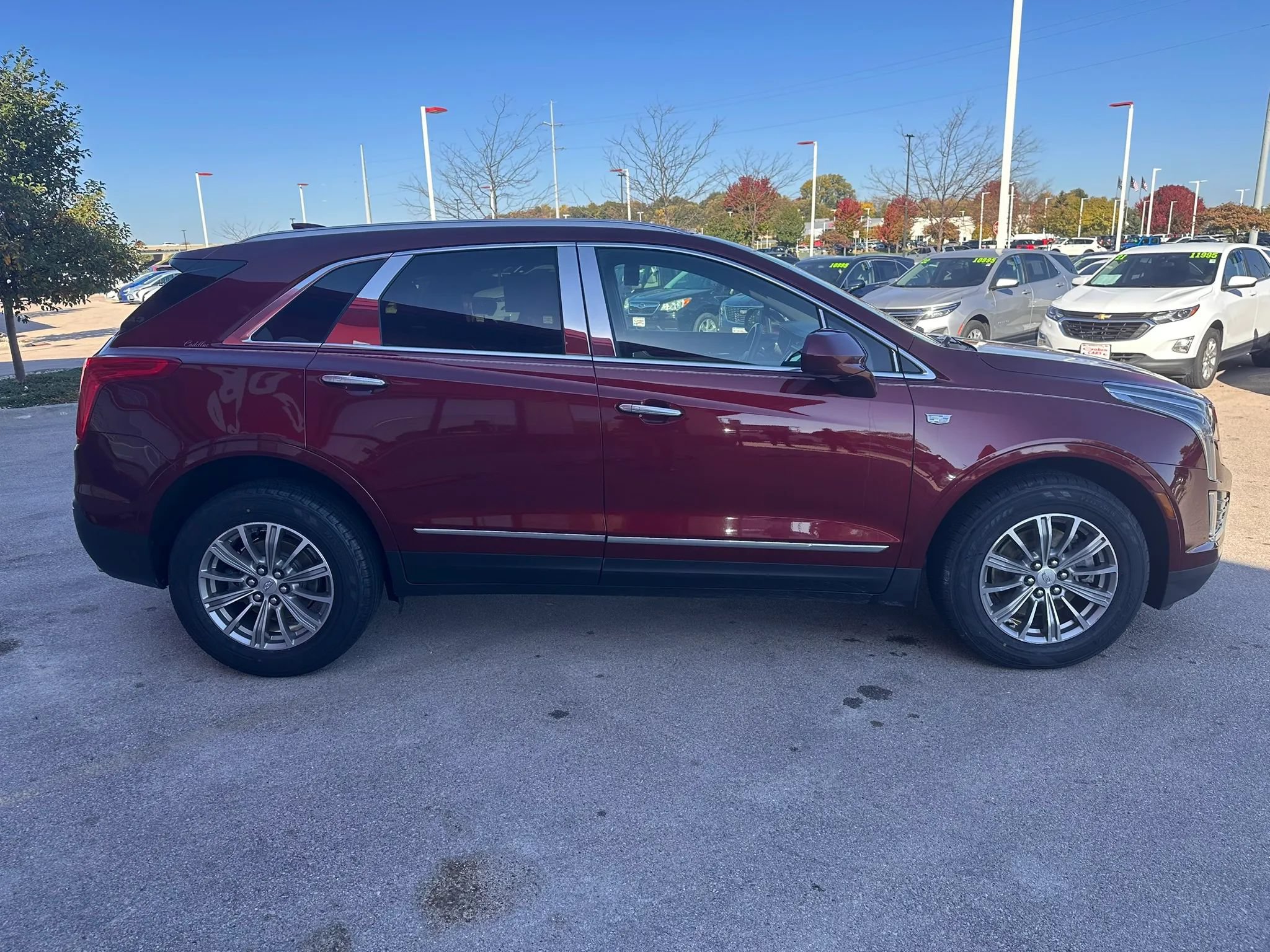 Used 2017 Cadillac XT5 Luxury w/ Driver Awareness Package FWD image 4