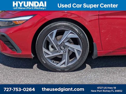 Certified 2025 Hyundai Elantra Sport FWD image 10
