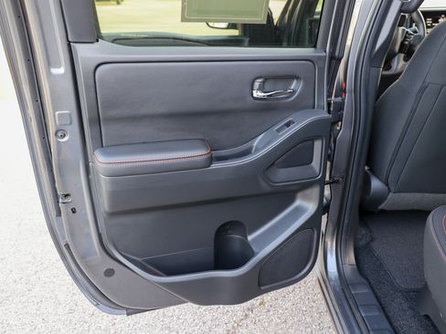 Used 2025 Nissan Frontier Pro-X image 36