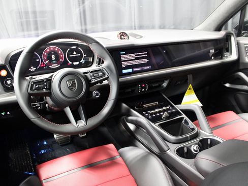 New 2025 Porsche Cayenne Turbo image 4