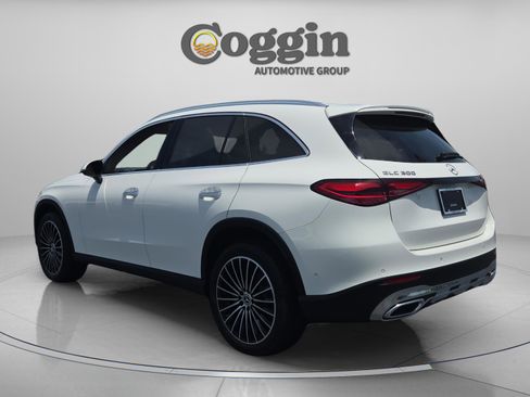 Used 2025 Mercedes-Benz GLC 300 image 3