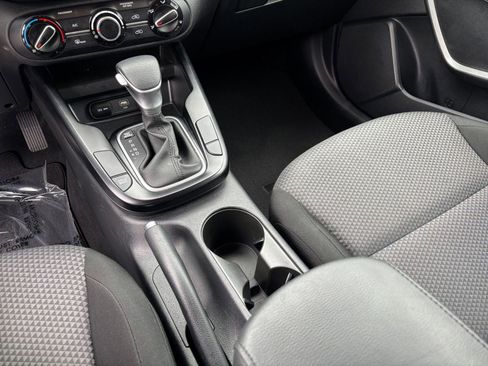 Used 2025 Kia Soul LX w/ LX Technology Package FWD image 40