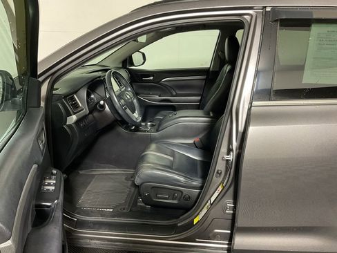 Used 2017 Toyota Highlander SE AWD/4WD image 22