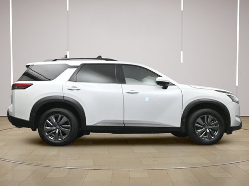 Certified 2025 Nissan Pathfinder SV FWD image 25