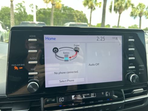 Used 2023 Toyota Sienna XLE FWD image 23