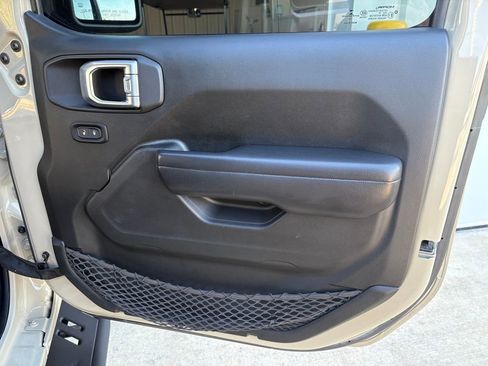 Used 2020 Jeep Gladiator Sport w/ Quick Order Package 24S image 40