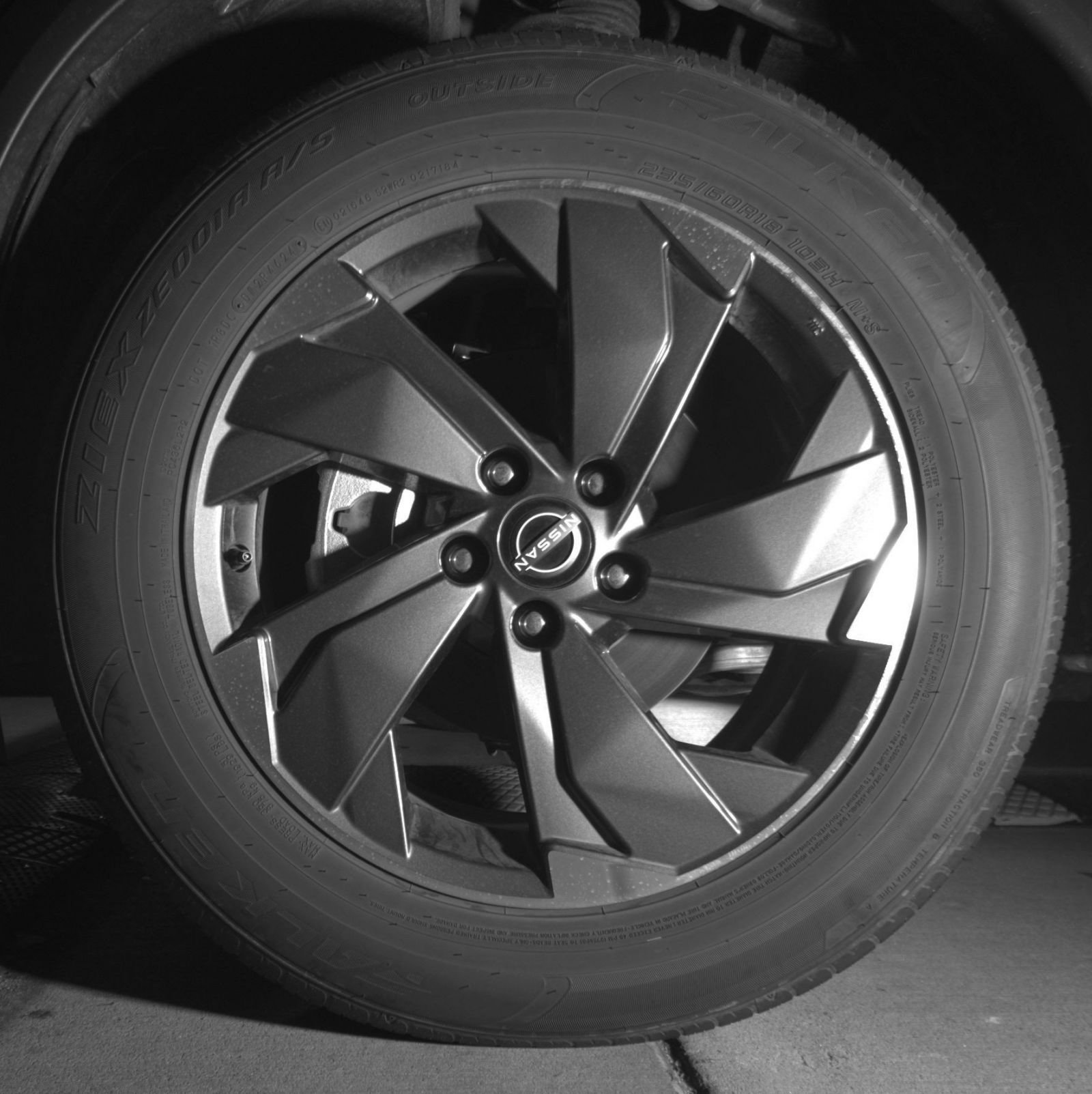 Used 2025 Nissan Rogue SV FWD image 14