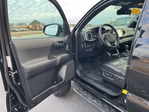 Used 2020 Toyota Tacoma TRD Pro image 4