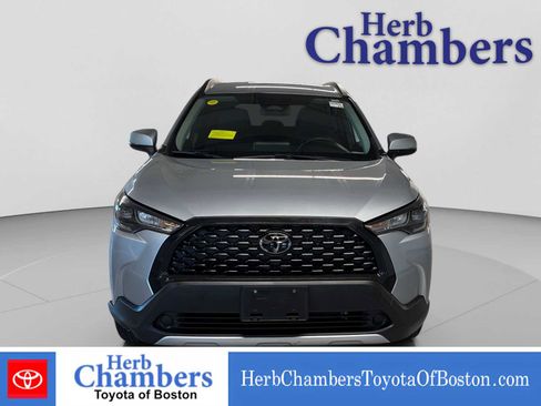 Used 2023 Toyota Corolla Cross LE AWD/4WD image 2