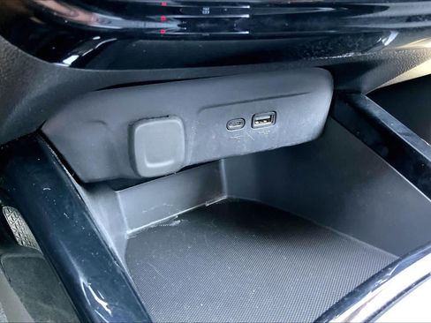 Used 2025 Chevrolet Trax LT FWD image 34