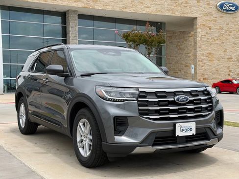 New 2026 Ford Explorer Active RWD image 18