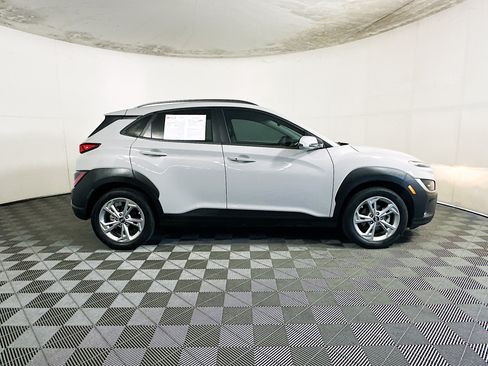 Used 2023 Hyundai Kona SEL FWD image 2