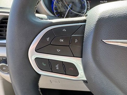Used 2023 Chrysler Pacifica Touring-L FWD image 24