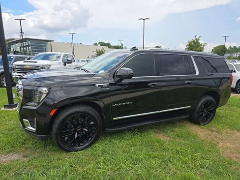 Used 2023 GMC Yukon XL SLT AWD/4WD image 4