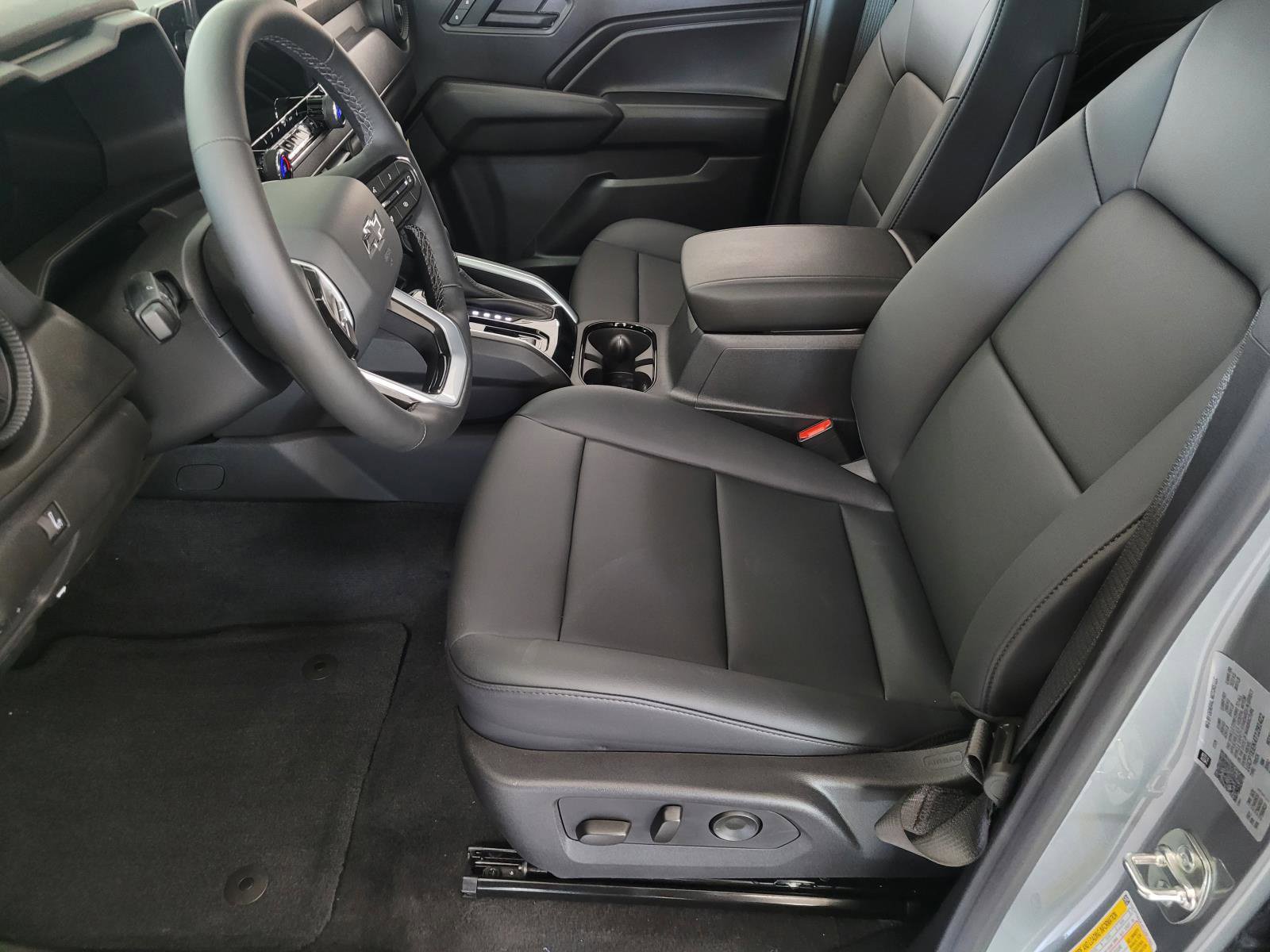 New 2026 Chevrolet Colorado Trail Boss w/ Midnight Edition AWD/4WD image 14