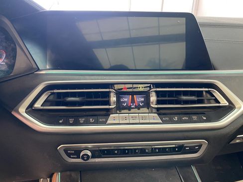 Used 2022 BMW X5 xDrive40i w/ M Sport Package AWD/4WD image 24