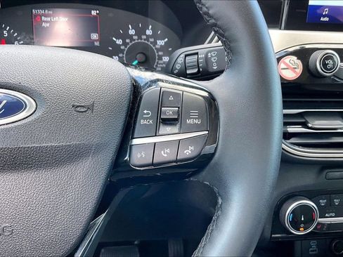 Used 2022 Ford Escape SE w/ SE Sport Appearance Package image 11