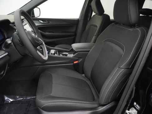 New 2026 Jeep Grand Cherokee Laredo AWD/4WD image 15