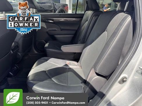 Used 2023 Toyota Highlander Limited image 9