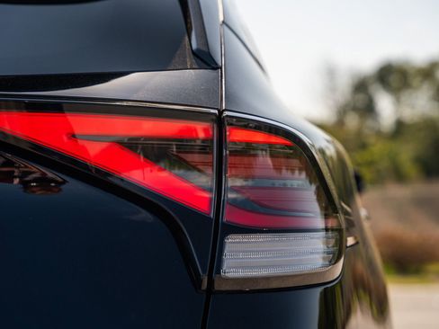 Used 2024 Kia Sportage SX image 16