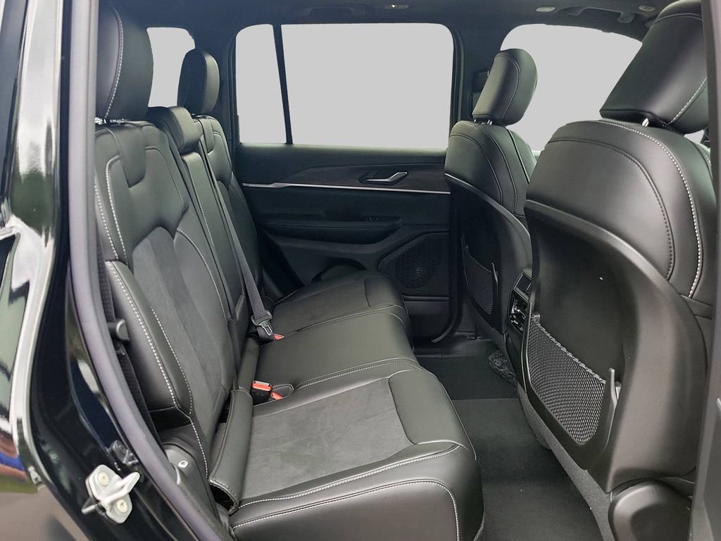 New 2026 Jeep Grand Cherokee Altitude RWD image 34