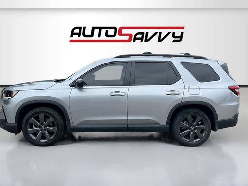 Used 2025 Honda Pilot Sport image 4