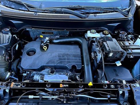 Used 2023 GMC Terrain SLE w/ Driver Convenience Package image 10