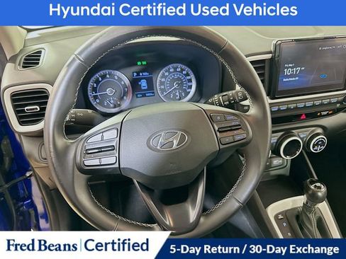 Certified 2022 Hyundai Venue Limited FWD image 15