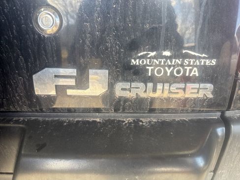 Used 2011 Toyota FJ Cruiser 4WD w/ Upgrade Pkg image 13