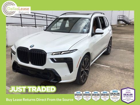Used 2023 BMW X7 xDrive40i w/ M Sport Package AWD/4WD image 1
