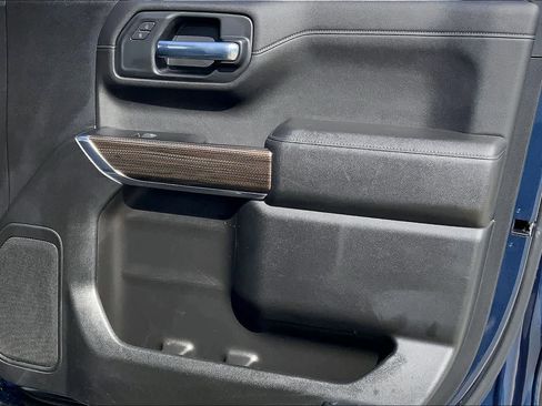 Used 2022 Chevrolet Silverado 1500 LT AWD/4WD image 40