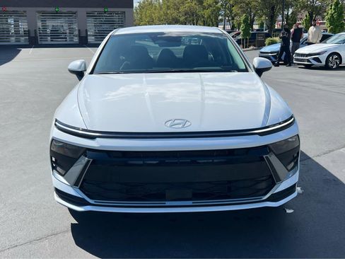 New 2026 Hyundai Sonata SE FWD image 3