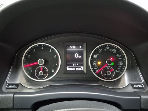 Used 2017 Volkswagen Tiguan Limited w/ Premium Package AWD/4WD image 23