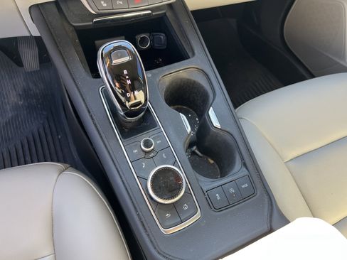 Used 2021 Cadillac XT4 Luxury w/ Cold Weather Package image 12