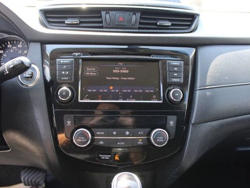 Used 2019 Nissan Rogue SV FWD image 21