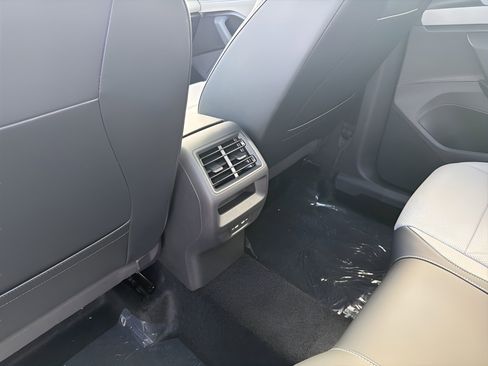 New 2026 Volkswagen Tiguan SE AWD/4WD image 24